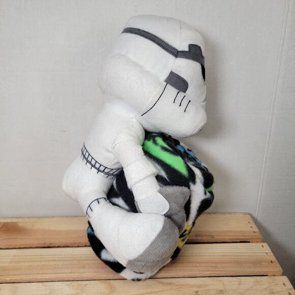 Star Wars Character & Throw Set Storm Trooper NWT - Picture 2 of 7